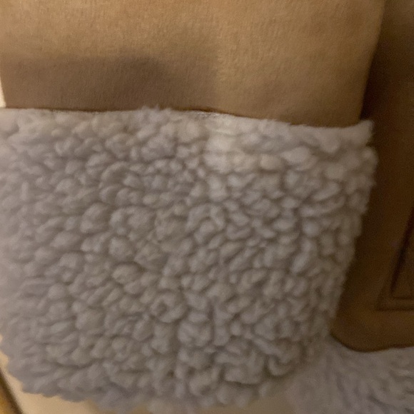 Bearpaw coat - Picture 8 of 12